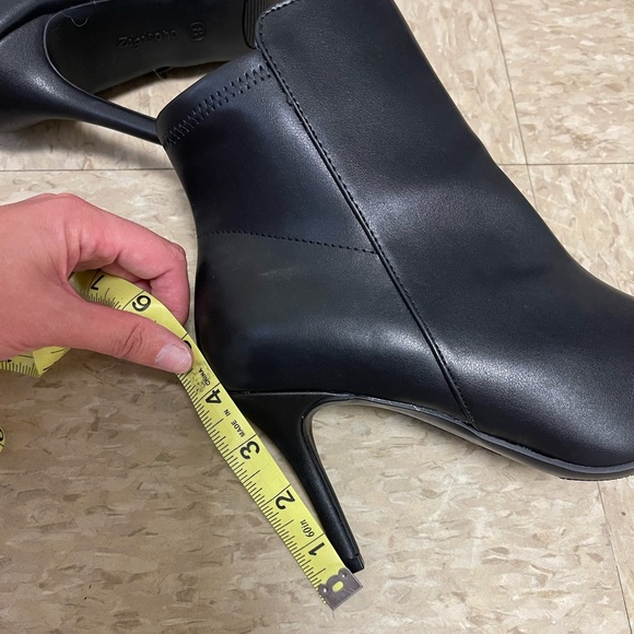 Gorgeous Pointed Toe Ankle Boots - Picture 3 of 8